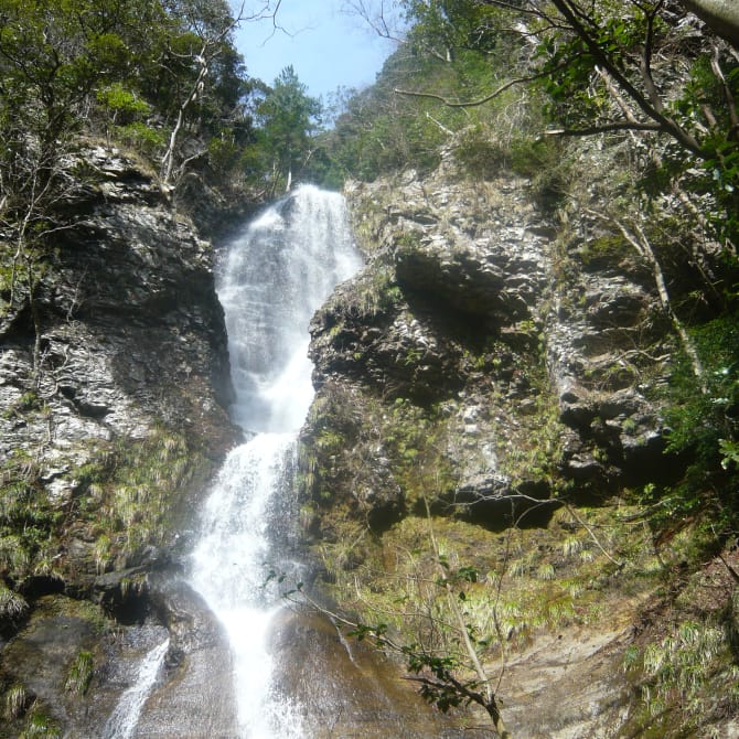 Dangyo-no-taki Waterfalls